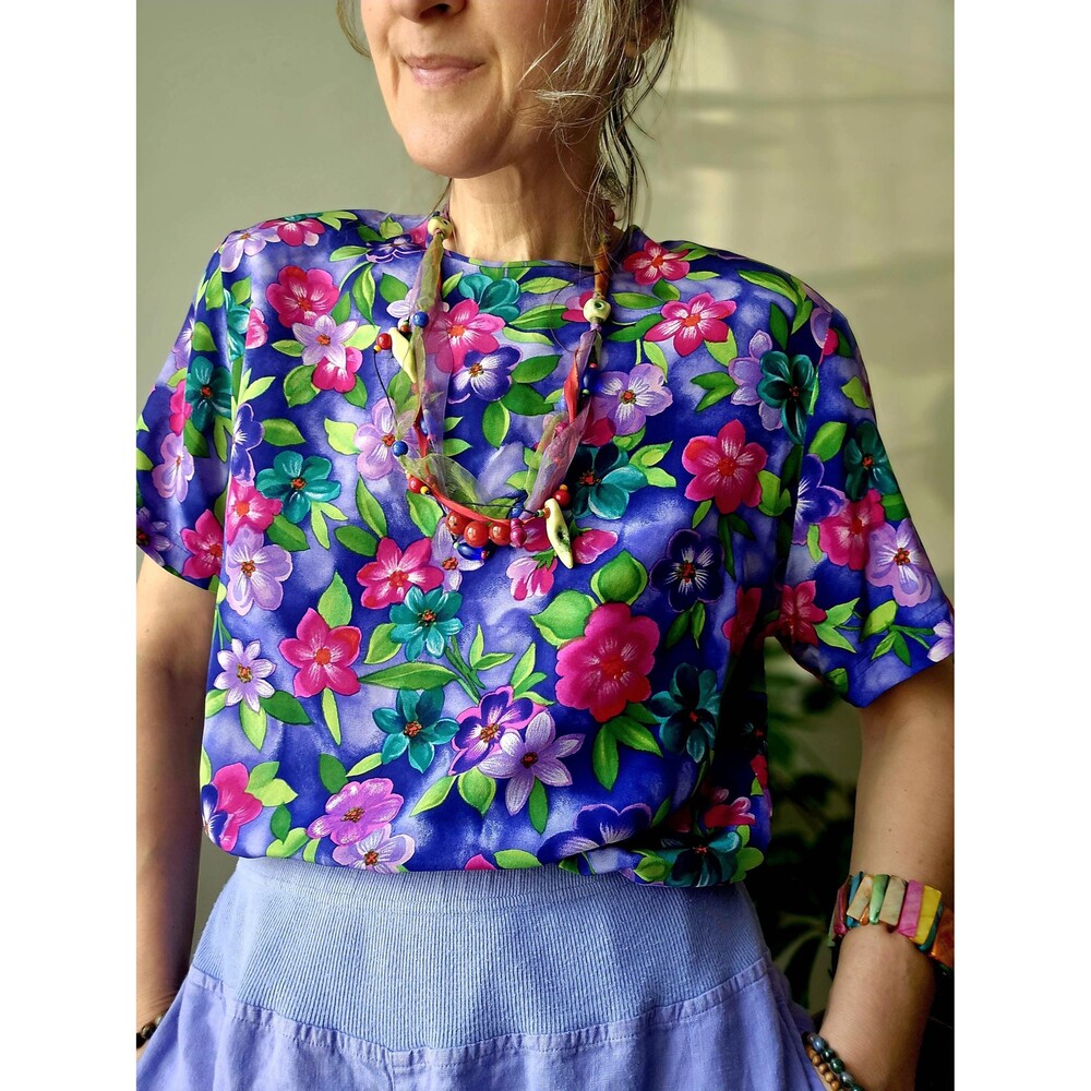 Vintage Silk Floral Blouse: Short Sleeve Romantic colorful Top (S/M)
